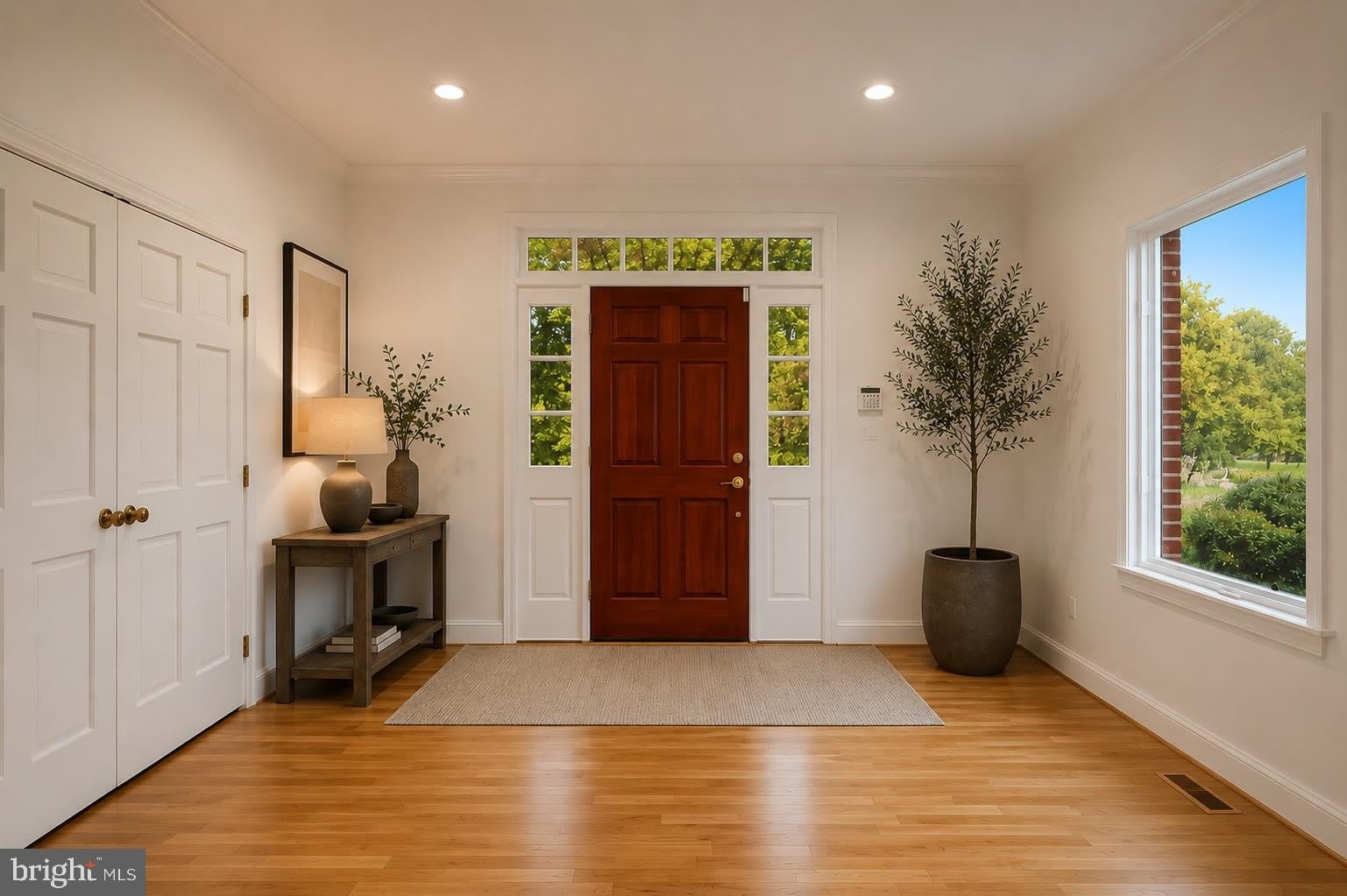 10810 BURBANK – photo 4
