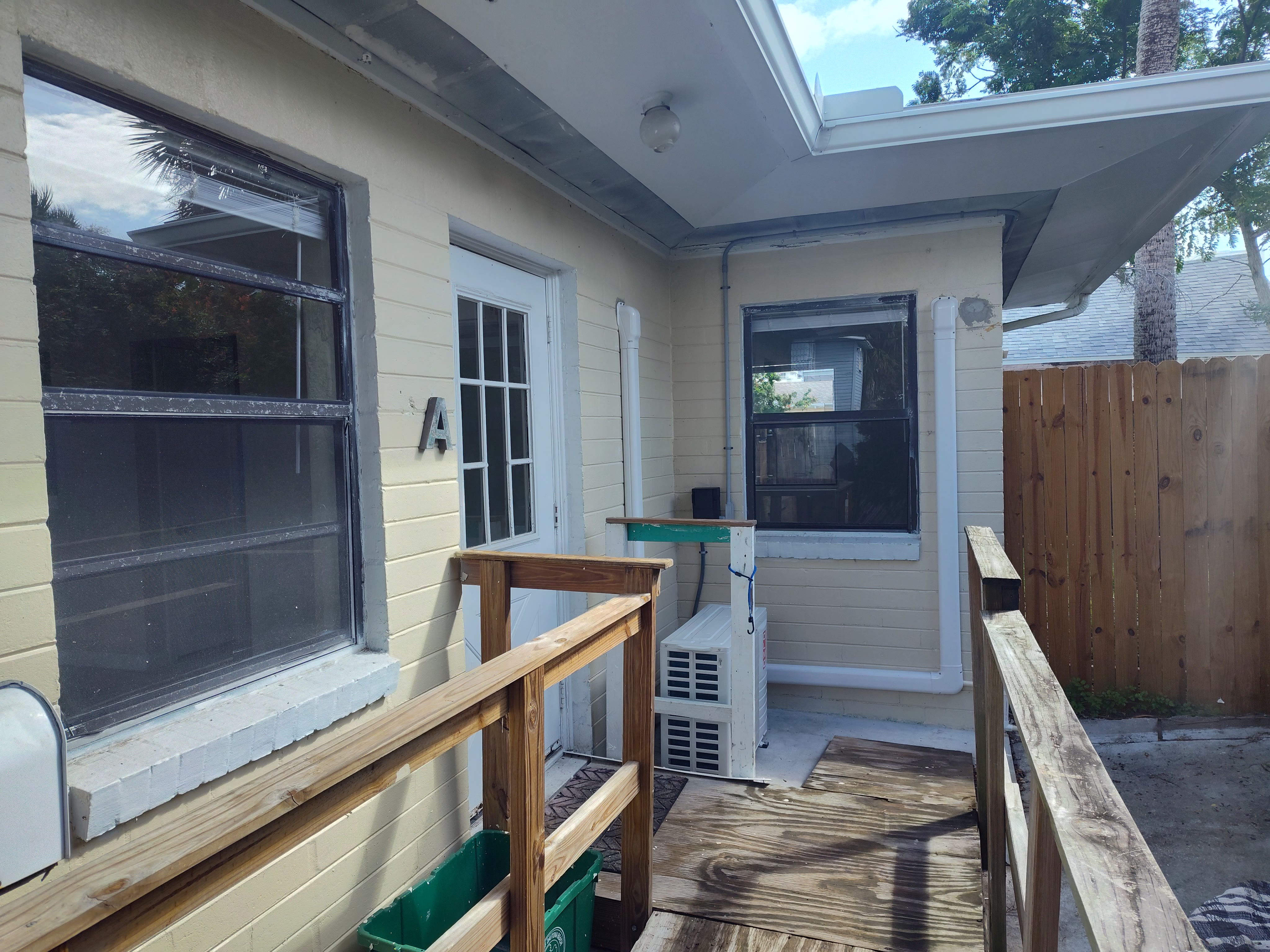 318 N Oleander Ave – photo 2