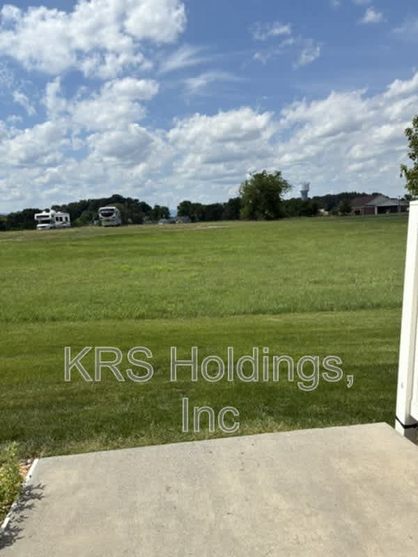 303 Joyce Dr – photo 2