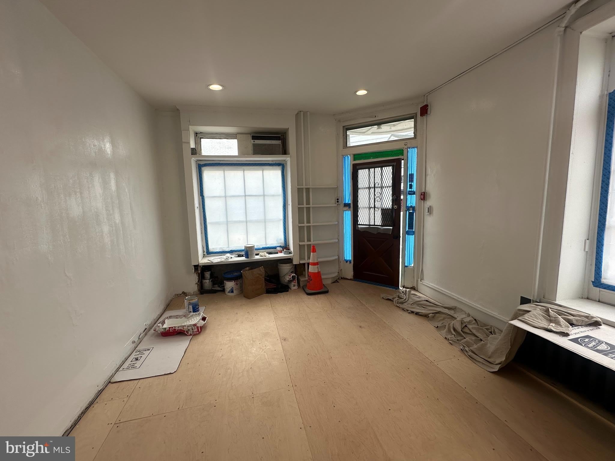 399 Leverington Avenue – photo 5