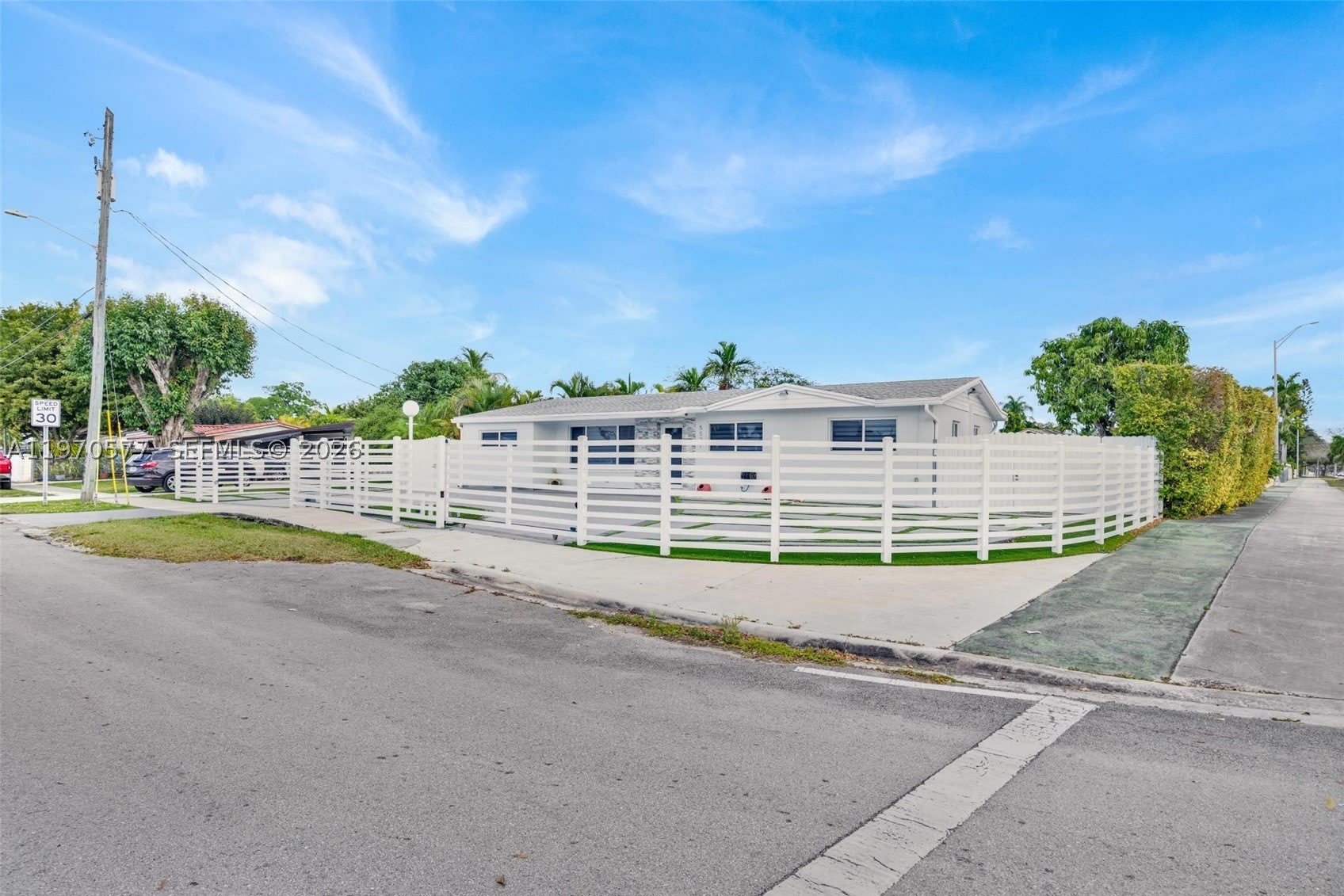 5521 SW 104th Ave – photo 2