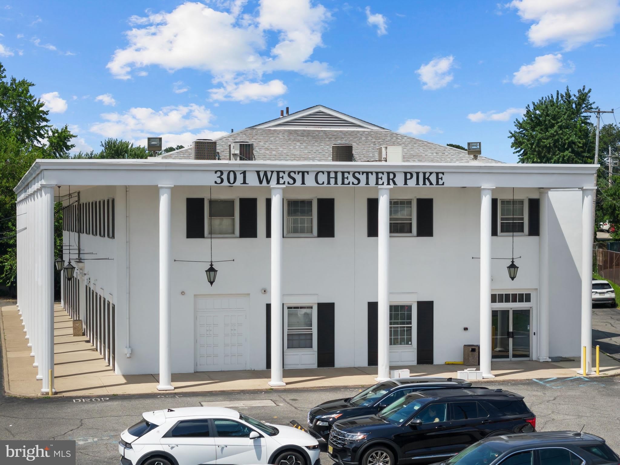 301 W CHESTER Pike – photo 1