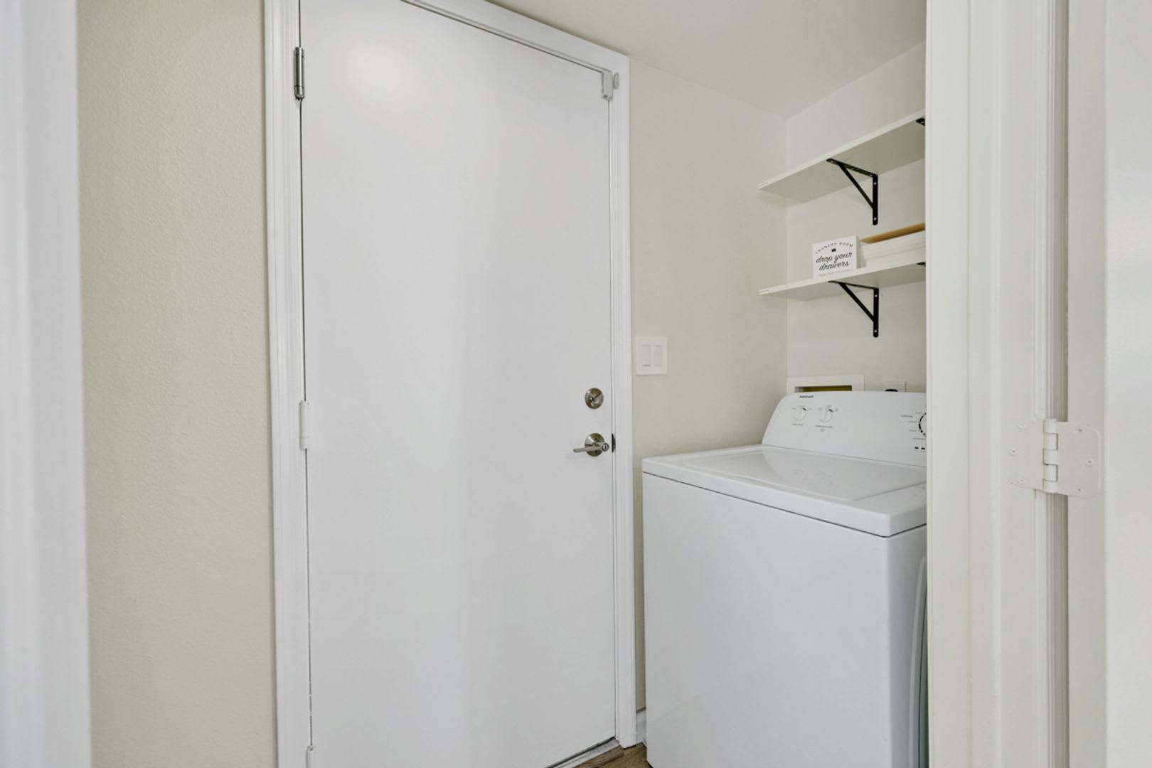 Fully Furnished 2 bedroom Townhome – photo 4
