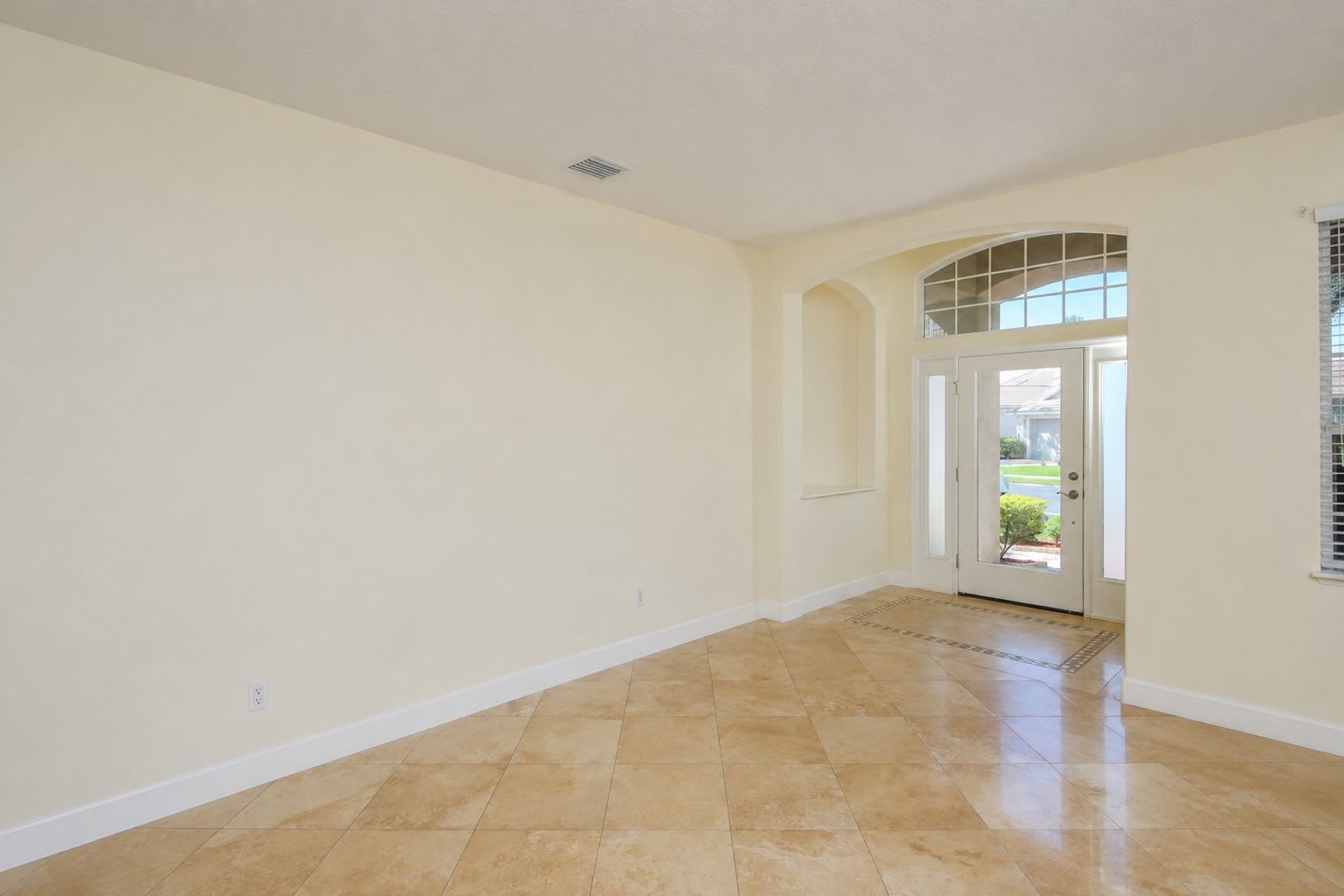 Spacious 4 Bedroom Executive Home In Gated River Place Community With Resort Style Amenities – photo 3
