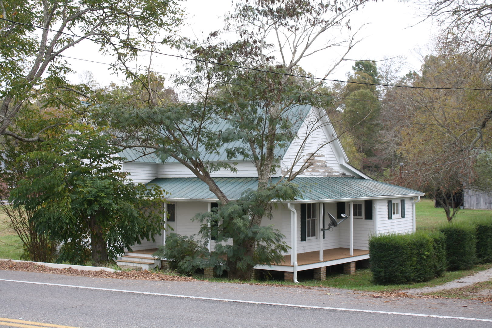 Andersonville 37705 3 Bedroom 1 Bath Home With A Wrap Around Porch Hardwood Floors – photo 1