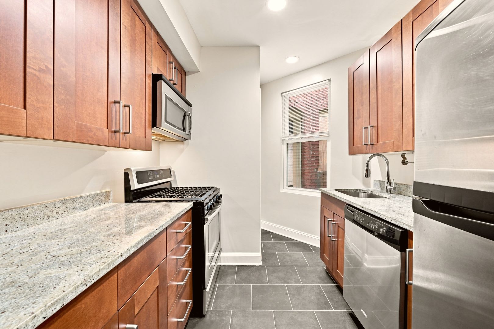 Cozy & Updated 2BR in Vibrant Columbia Heights! – photo 4