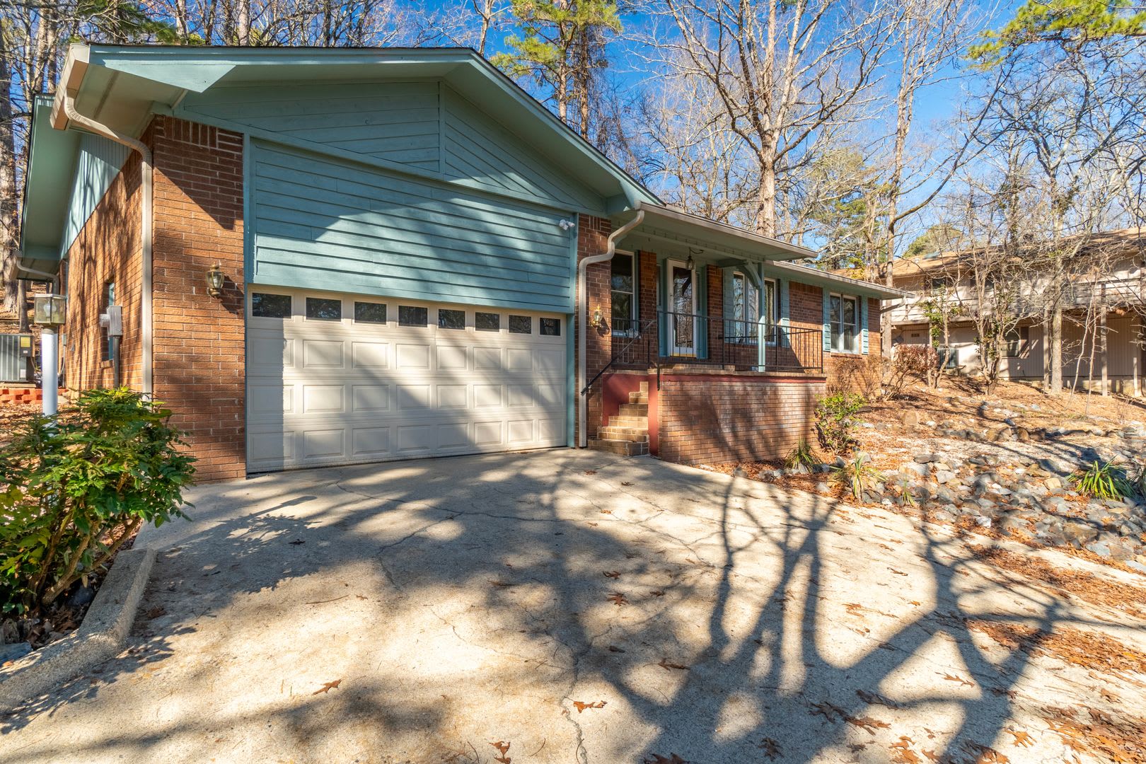 Conveniently Located Close To The West Gate This Home Offers Easy Access To All The Amenities Hot Springs Village Has To Offer Move In Special 200 00 Off For The First 2 Months Move In Special – photo 2