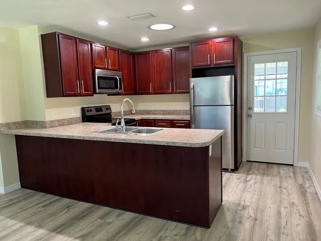 1430 West Rambla Street – photo 2