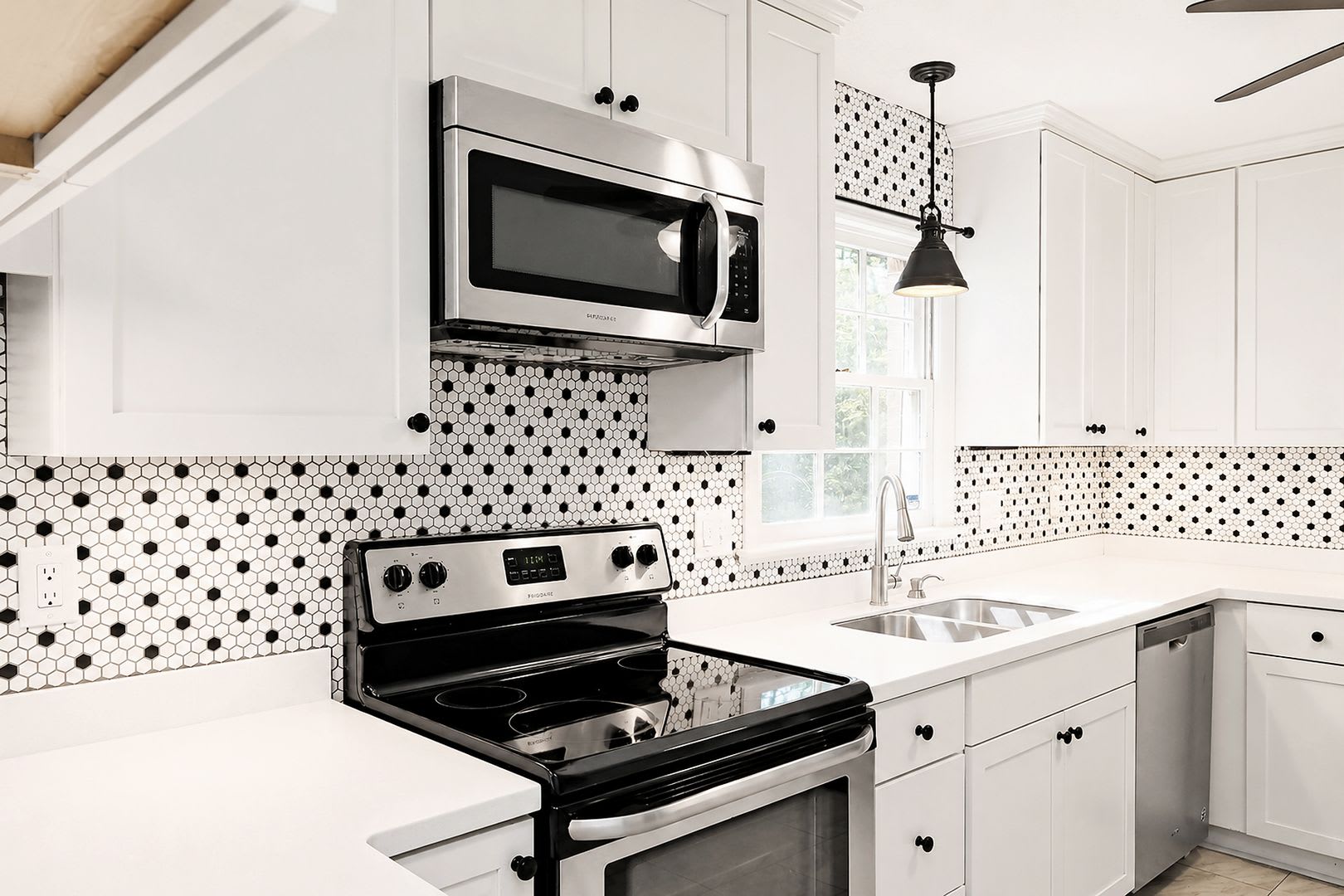 Move-in Ready + Dog-Friendly Canterbury Hills Home, Minutes to UVA & Barracks Road – photo 4