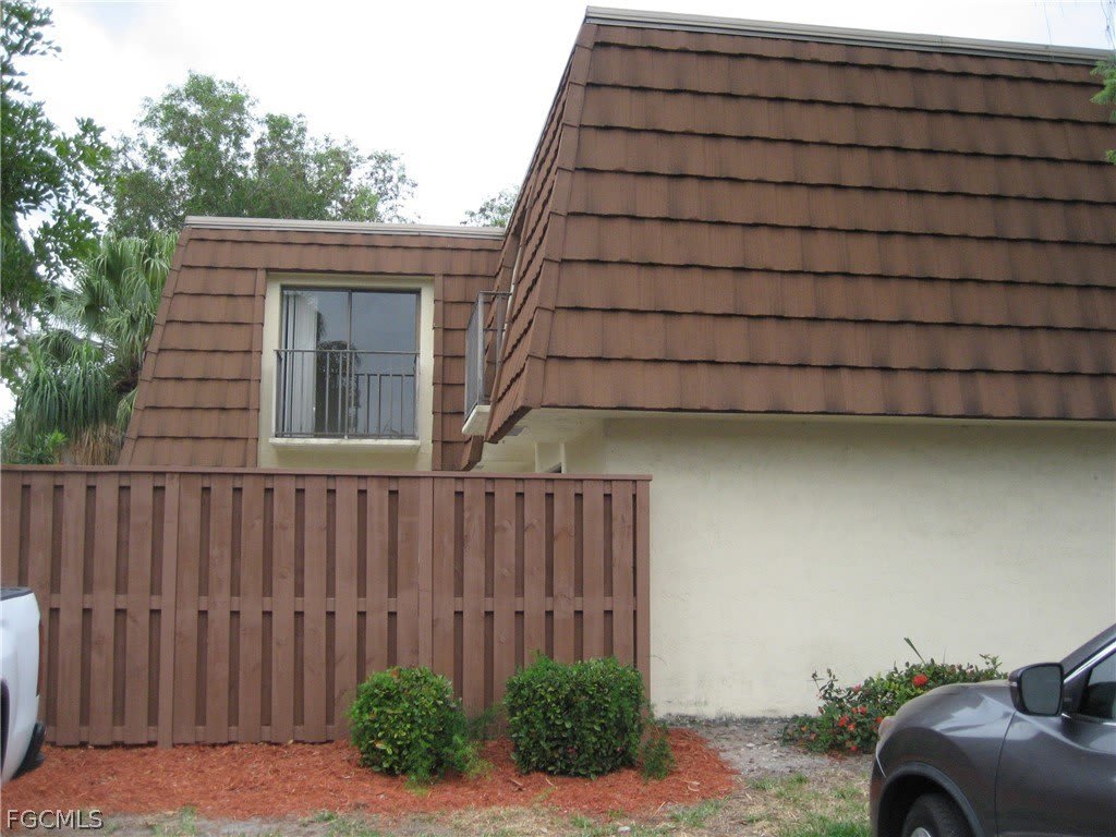 5245 Cedarbend Drive – photo 2