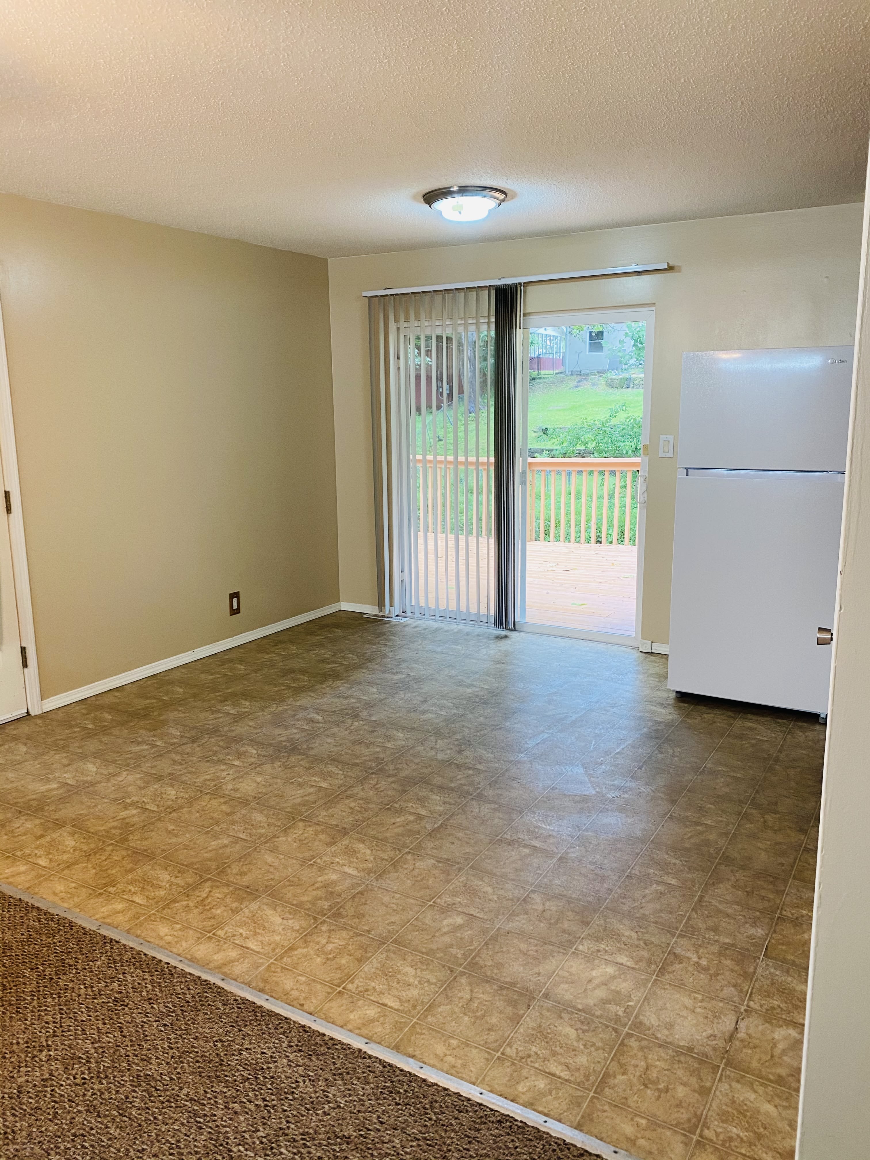 2431 Melrose Ave – photo 4