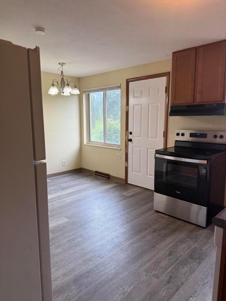 1759 Lonsdale Road – photo 3