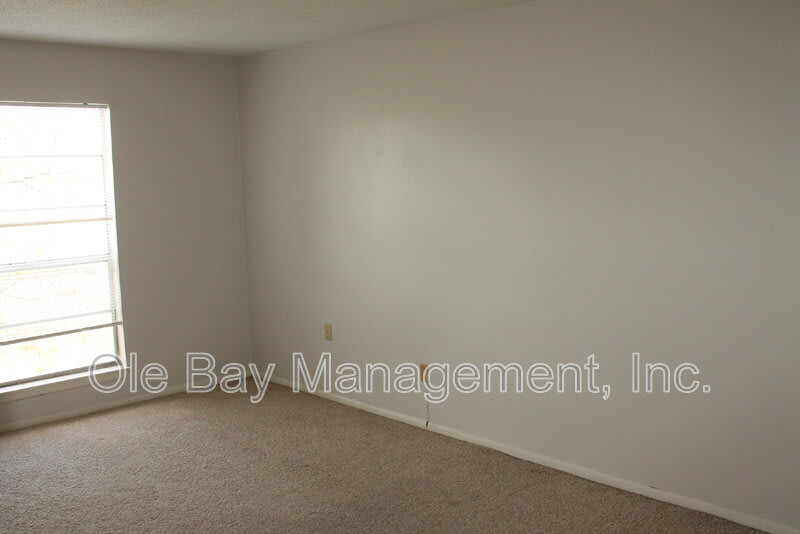 233 Riverbend Drive – photo 4