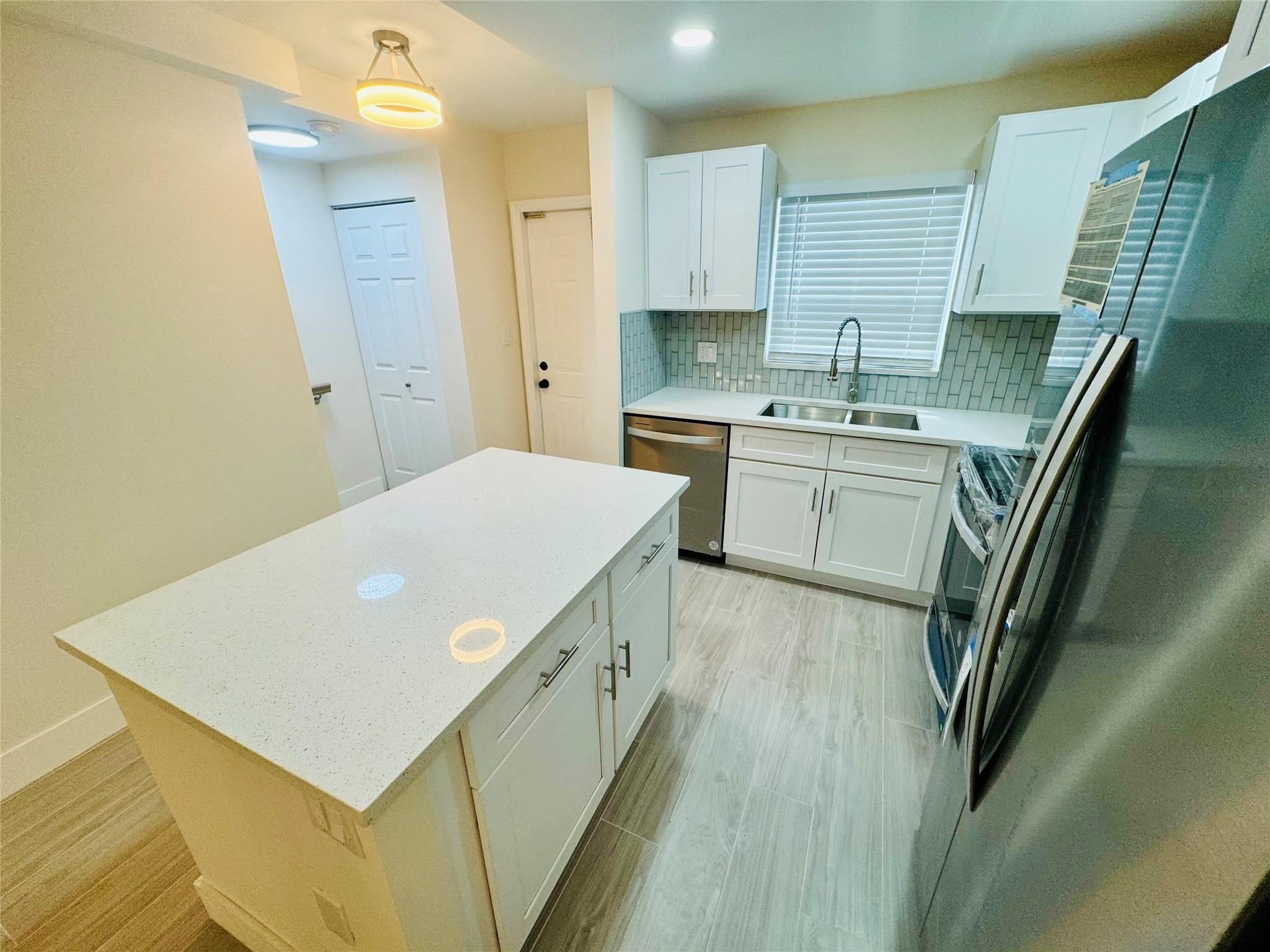 805 W Oakland Park Boulevard – photo 4