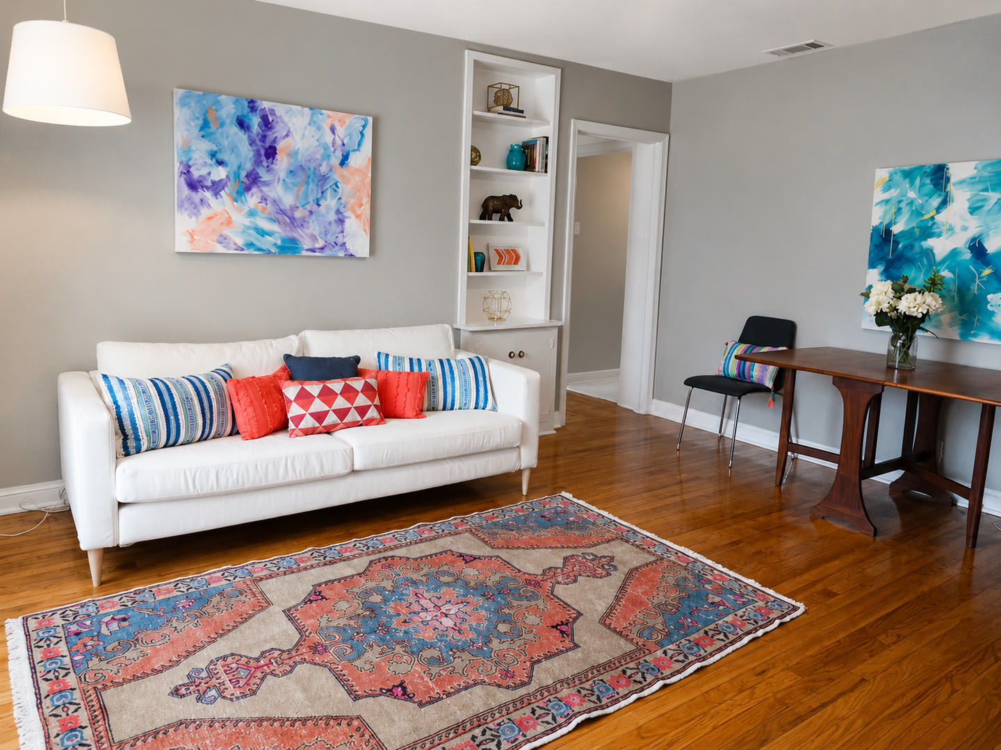 2 bedroom North Loop Bungalow – photo 5