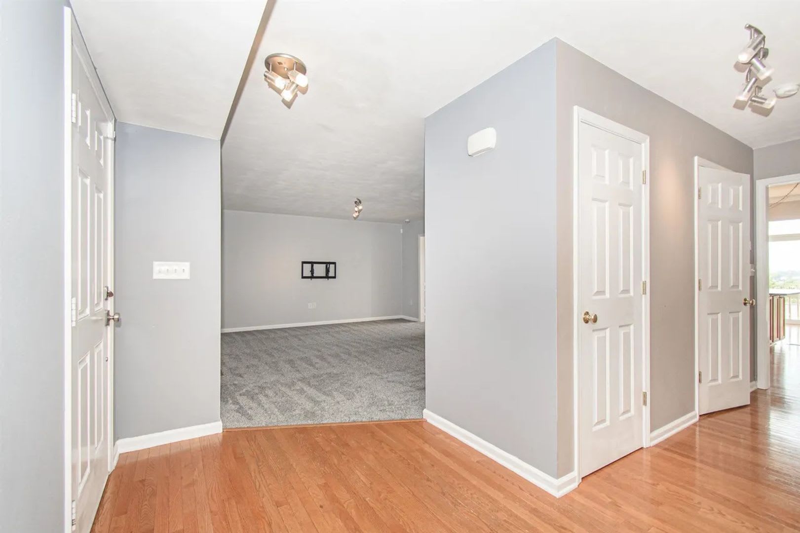 Spacious Home with Beautiful Sunroom & Lawn Care Included – photo 4