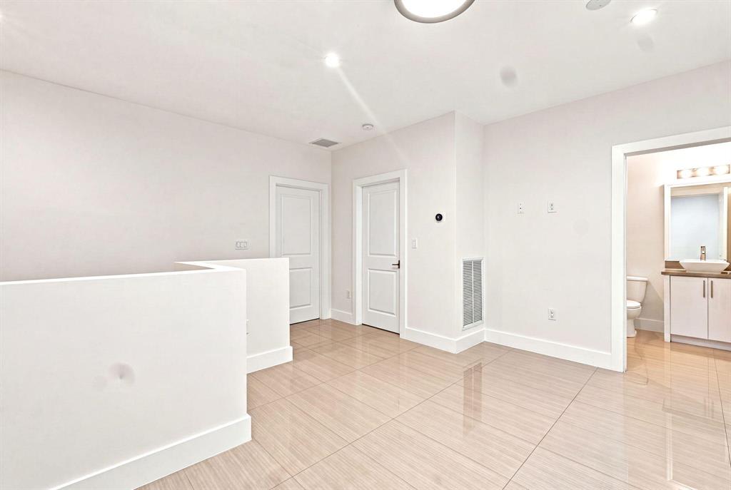 432 NE 16 Street – photo 5