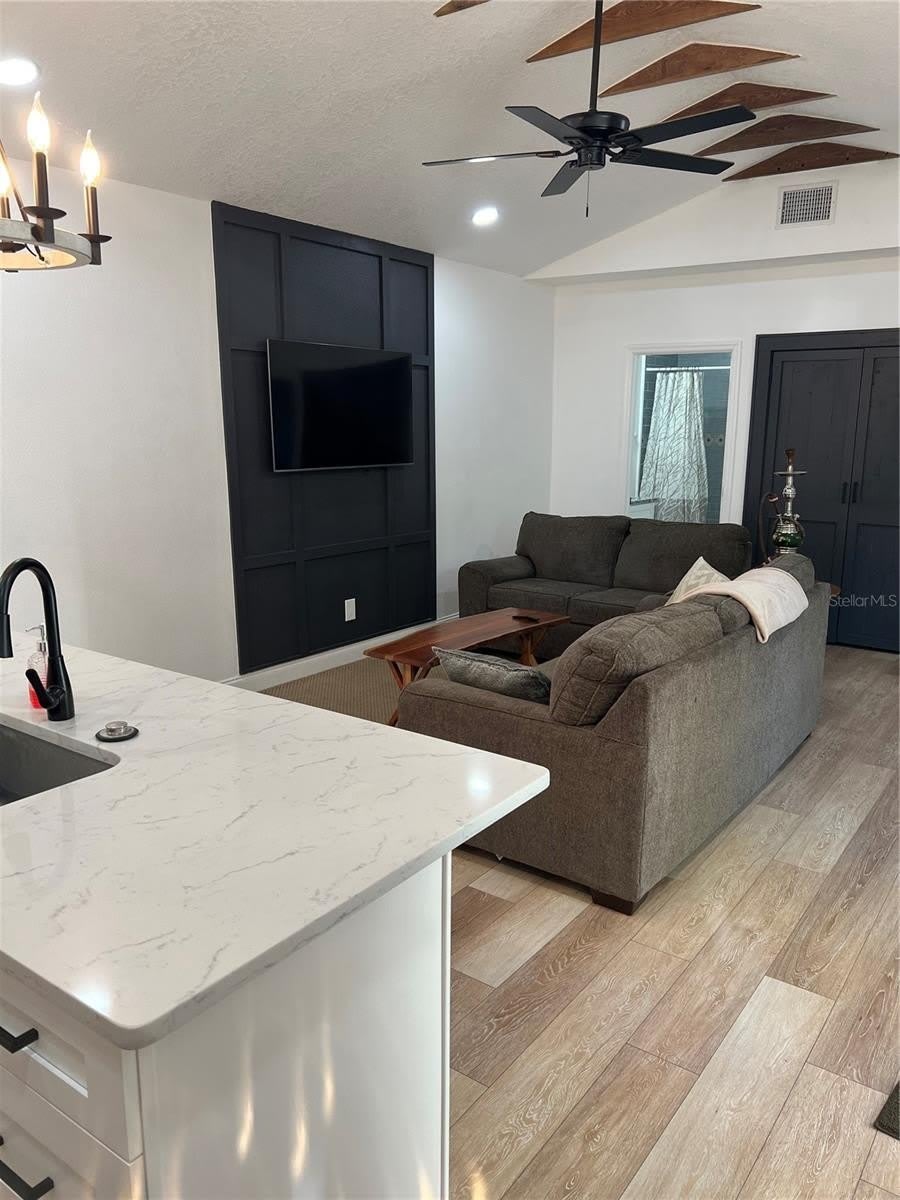 311 E FLORIBRASKA Avenue – photo 4