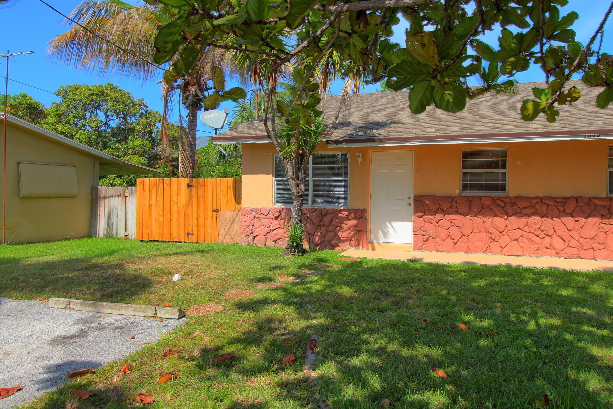 1045 Miami Boulevard – photo 2