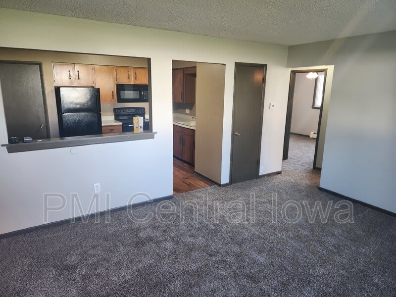450 Laurel St – photo 2
