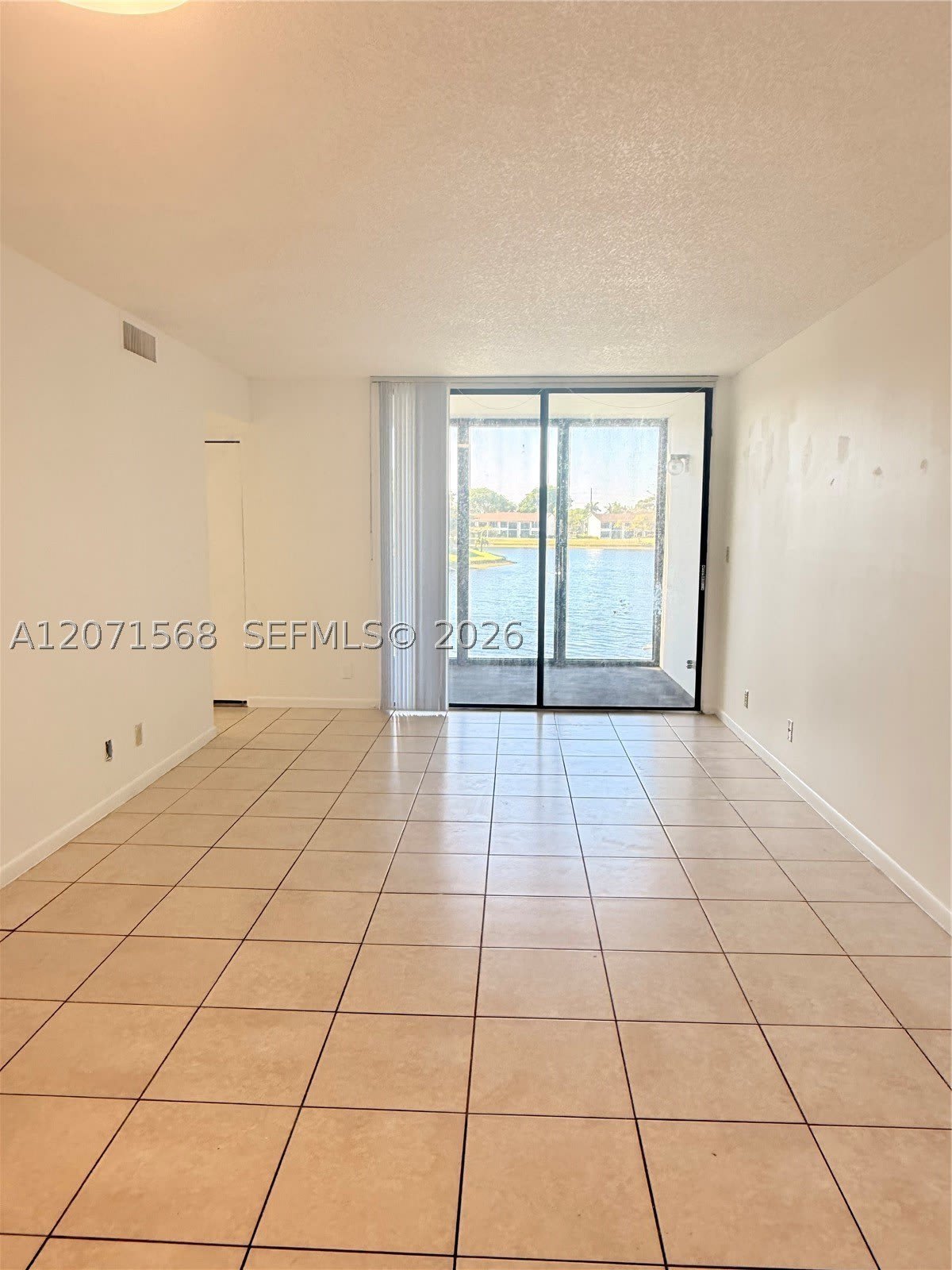 210 Lake Pointe Dr – photo 5