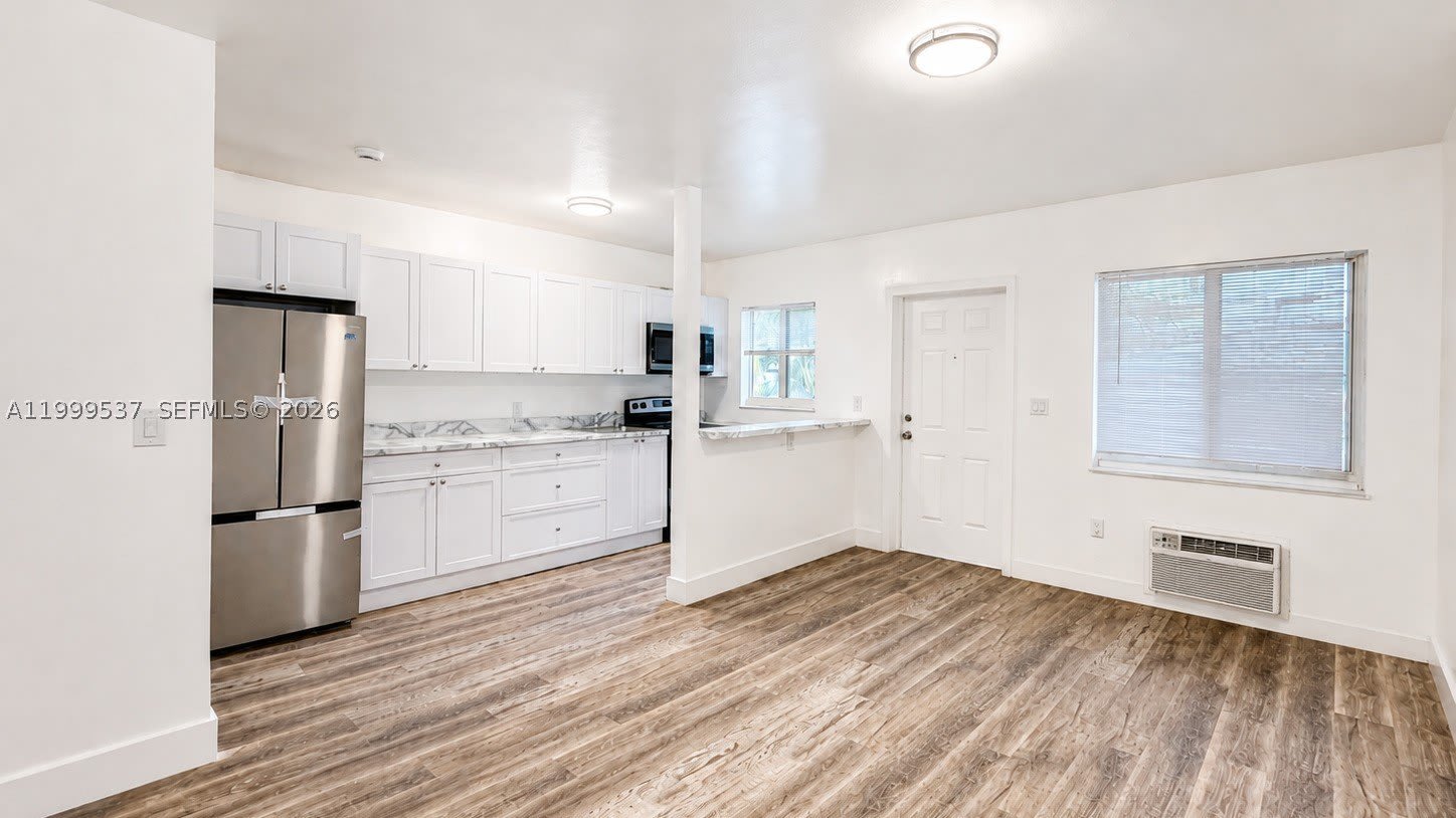 5549 NE Miami Ct – photo 1