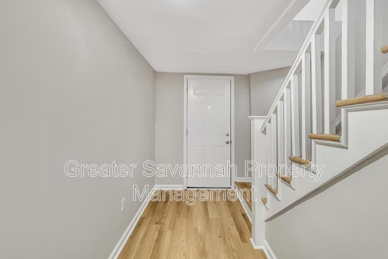 916 East 35Th Street – photo 3