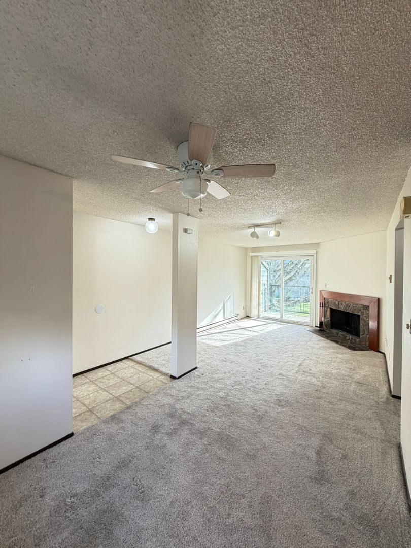 Cozy one-bedroom in nicely kept complex with Pool, Sauna, Tennis Court and more! – photo 4