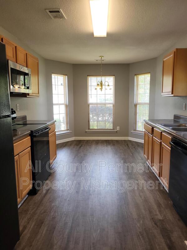 624 Oakland Hills Drive – photo 2