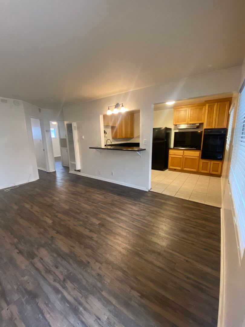 4937 Coronado Ave! Spacious 2 Bed-1 Bath Unit in OB! – photo 4