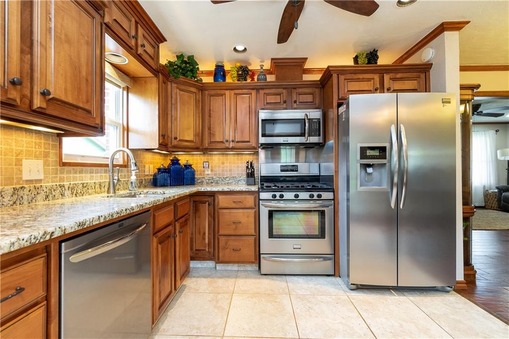 1504 Johnston Drive – photo 5