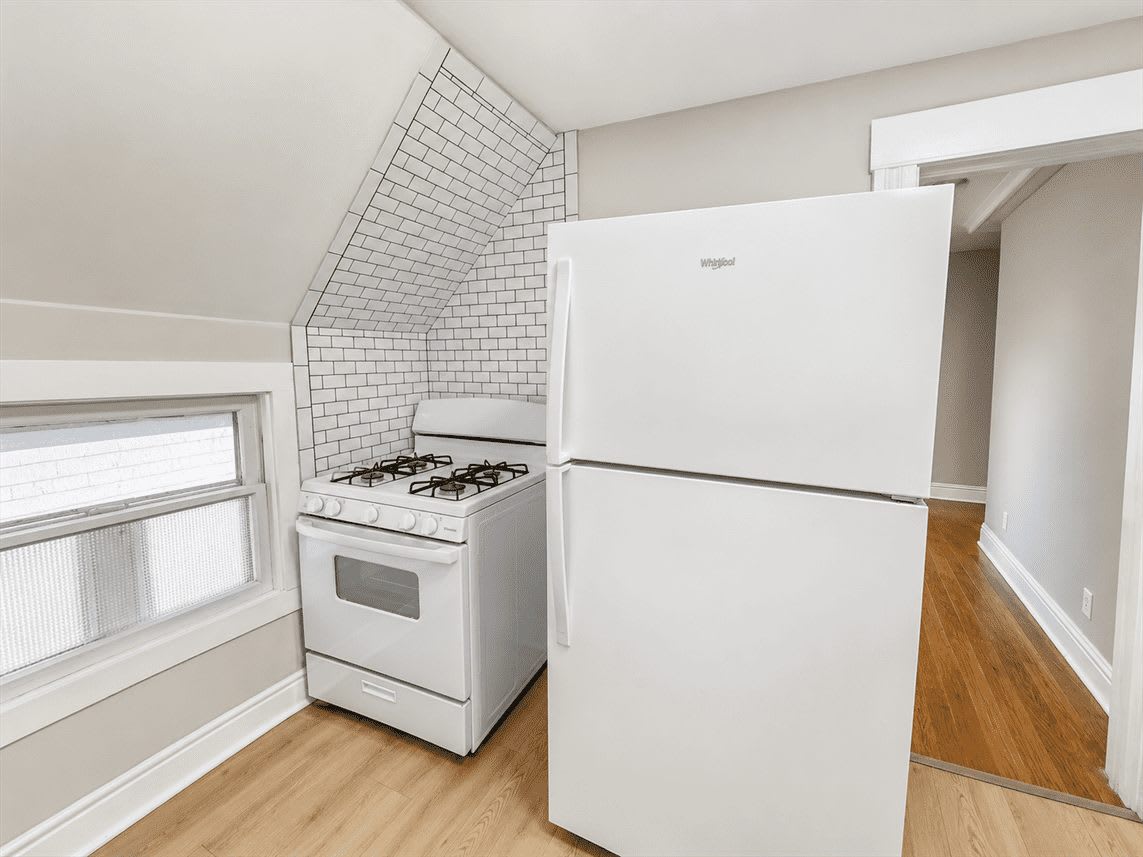 413 E Maple Ave – photo 2