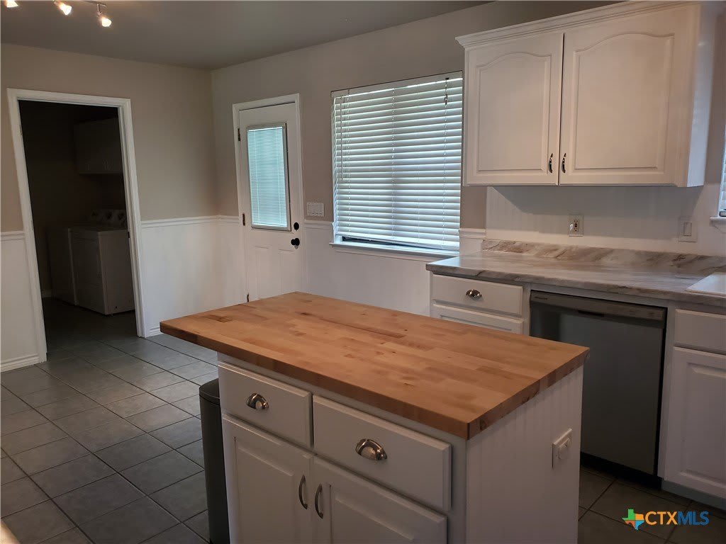 136 Royal Crest Circle – photo 5