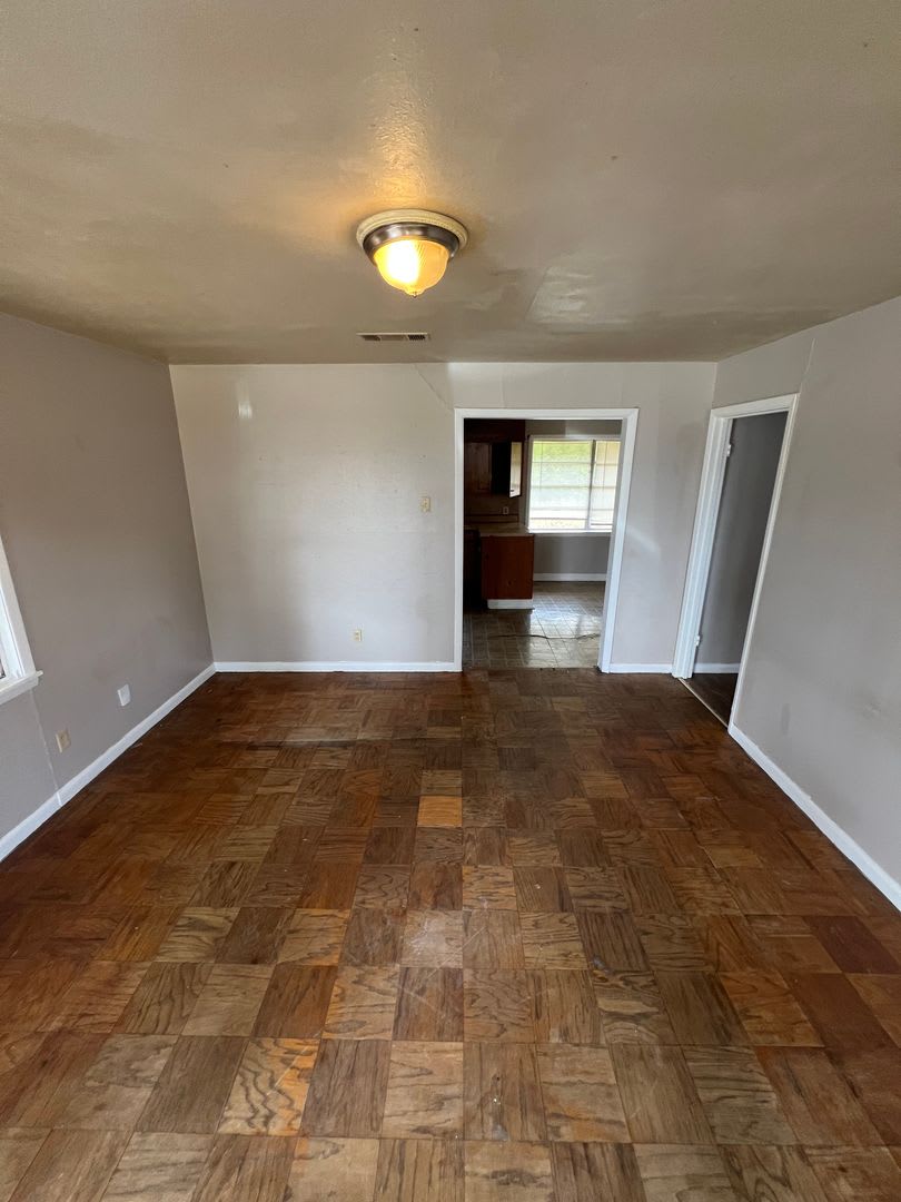919 Pine Tree Dr – photo 4
