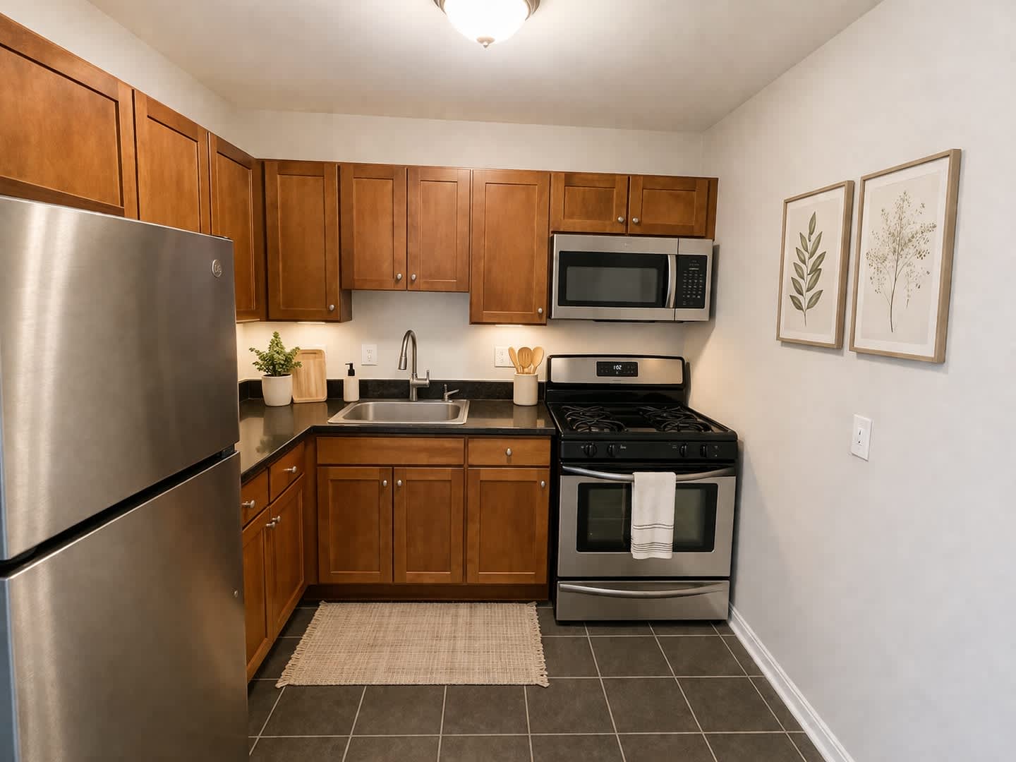 2026 Move In Special 500 Lease Signing Bonus Spacious 2Br Condo Near Naylor Rd Metro Washer Dryer Reserved Parking – photo 1