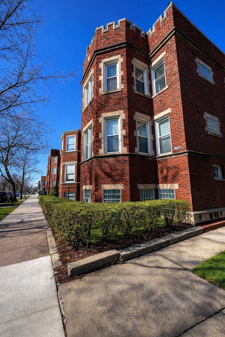 1740 W Garfield Boulevard – photo 2