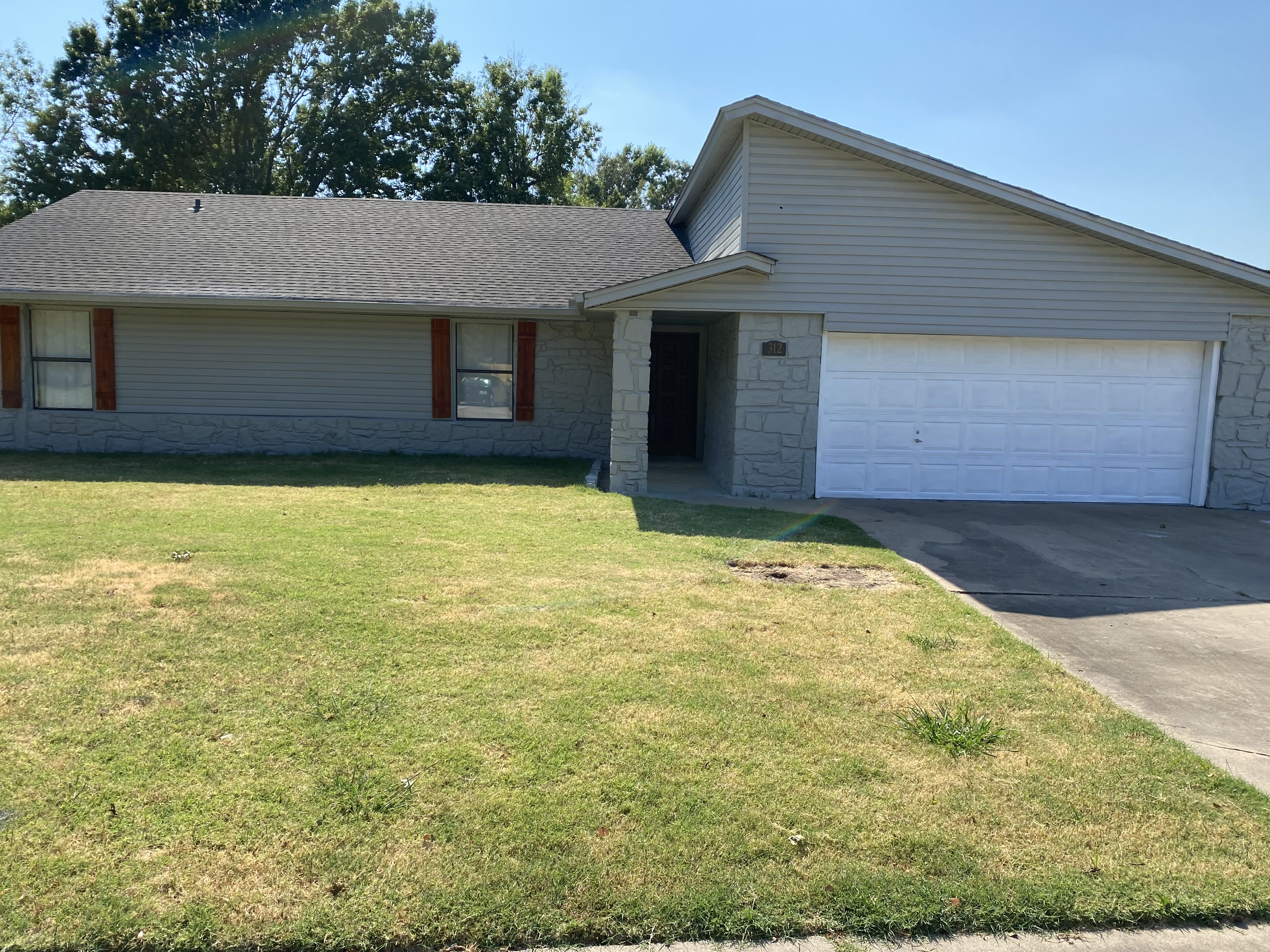 312 S Indianwood Ave – photo 3