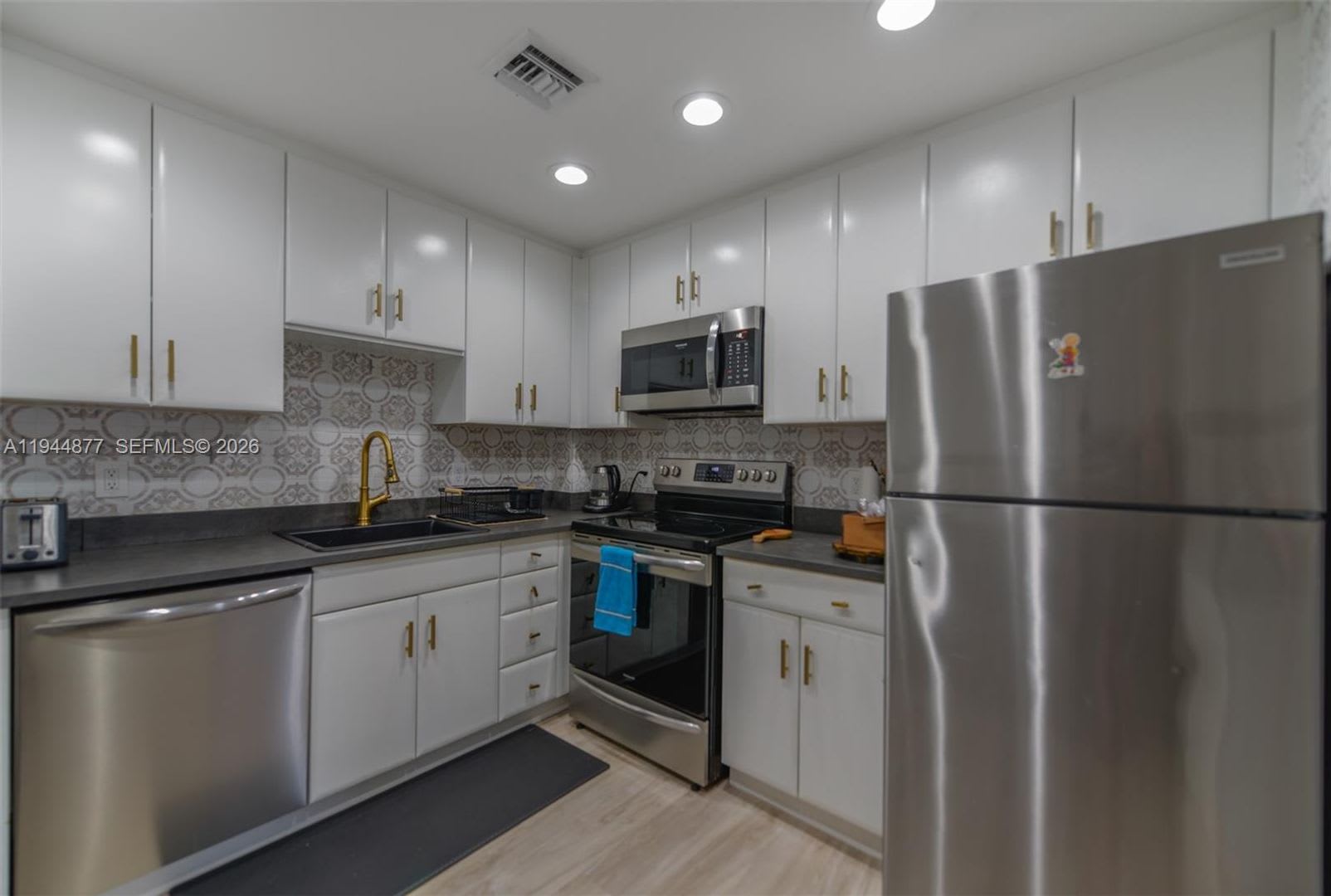 1950 S Ocean Drive 19E, Hallandale Beach, FL 33009 – photo 1