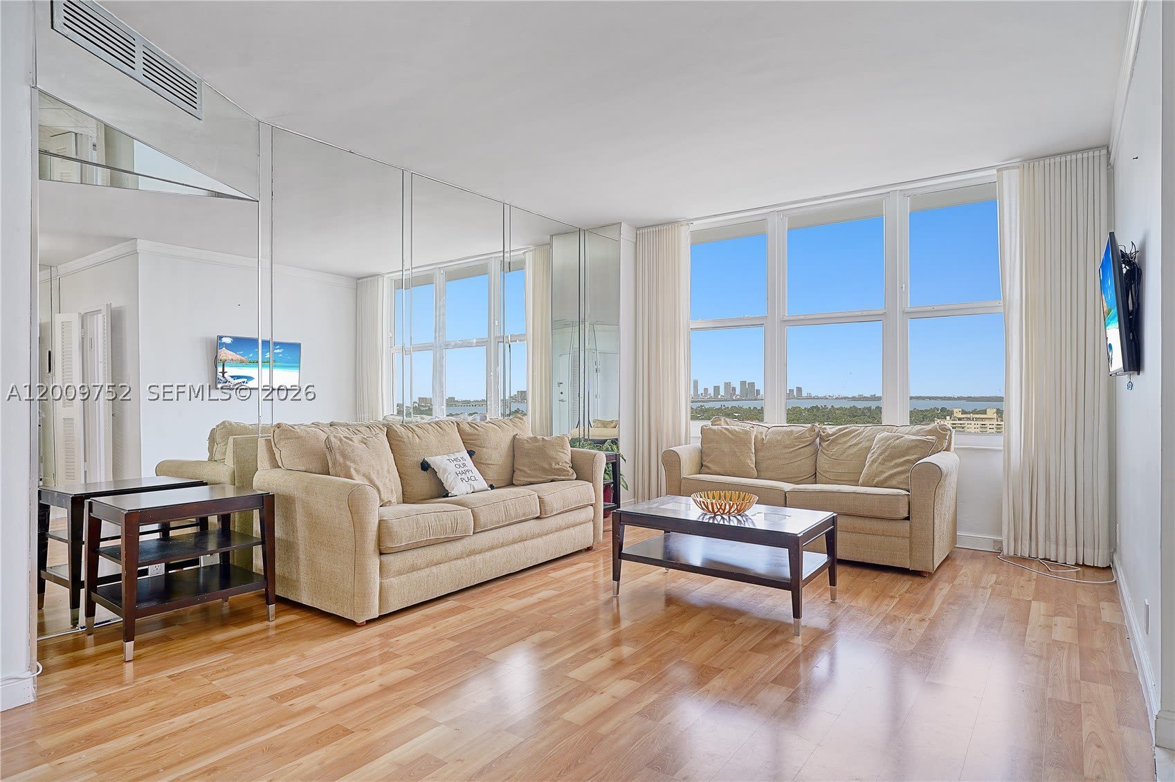 4747 Collins Ave – photo 1