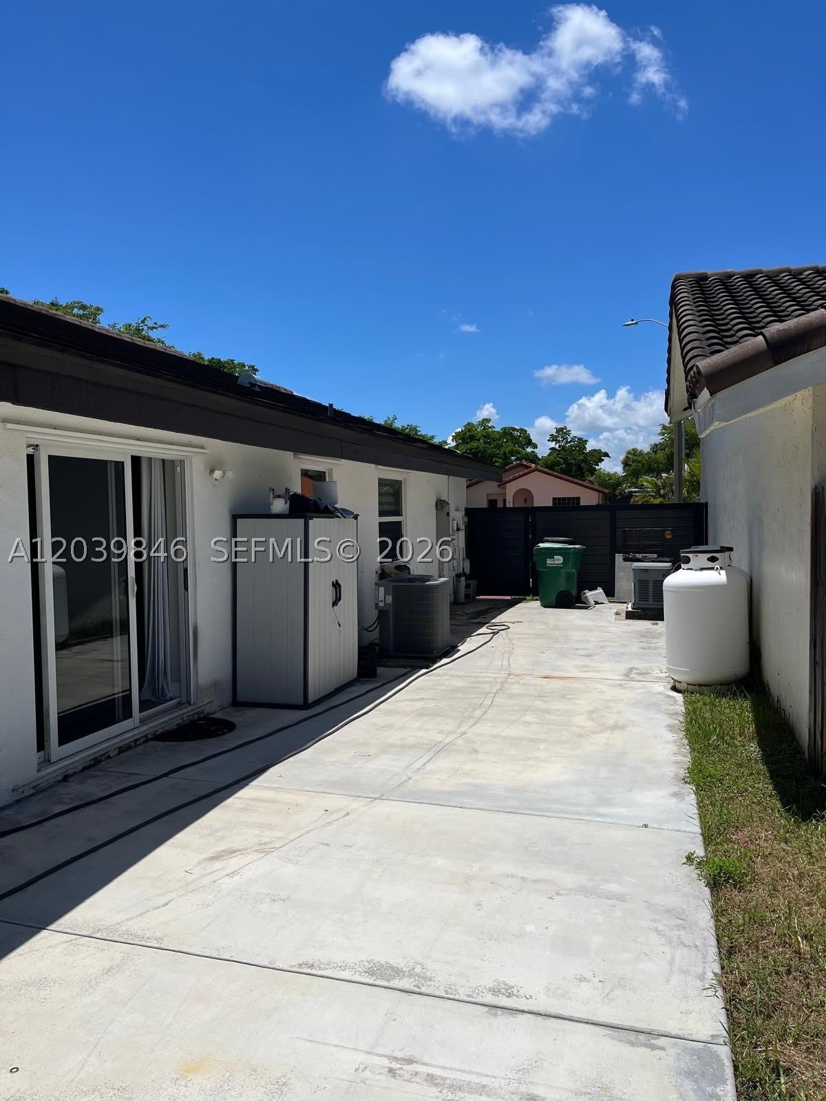 8121 SW 136th Pl – photo 2