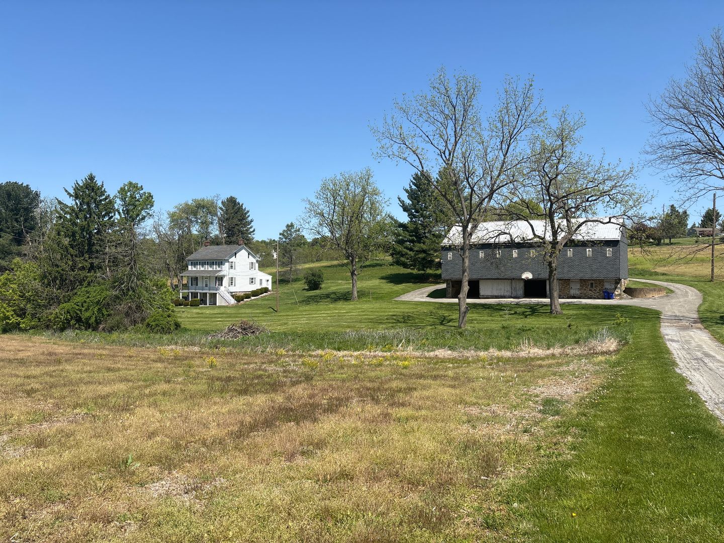 Short Term Lease Only-4 Bedroom 2 Bath Farmhouse, Pond, Acres, Dallastown SD – photo 2
