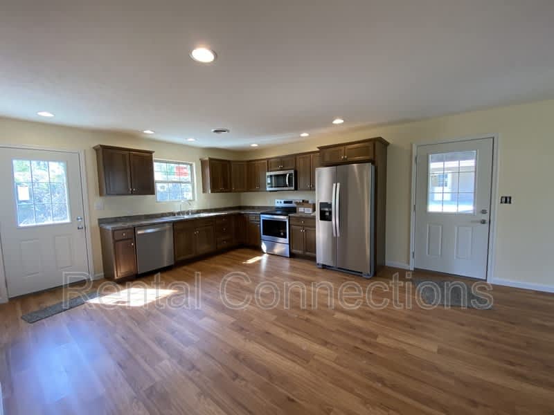 1815 Bridge St. – photo 4