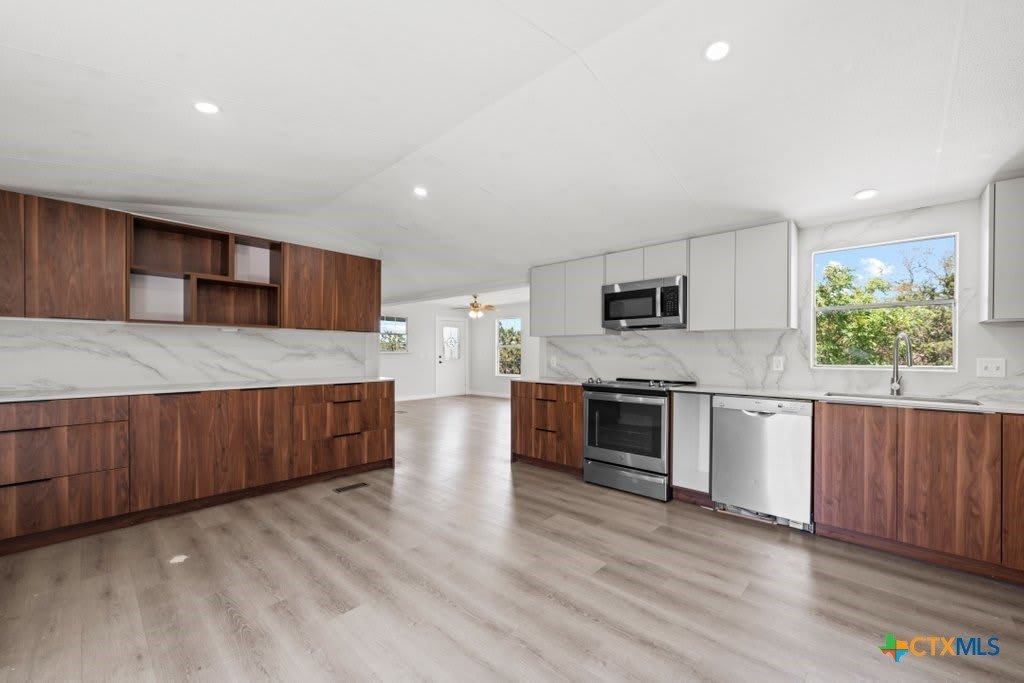 1219 E Lakeside Drive – photo 5