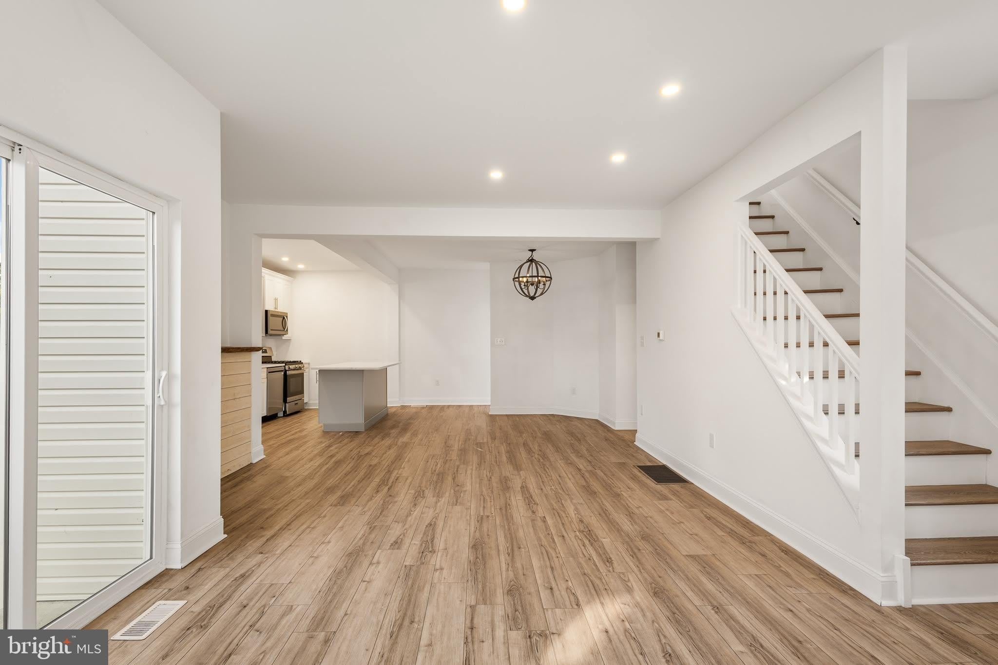 118 TURNER Street – photo 3