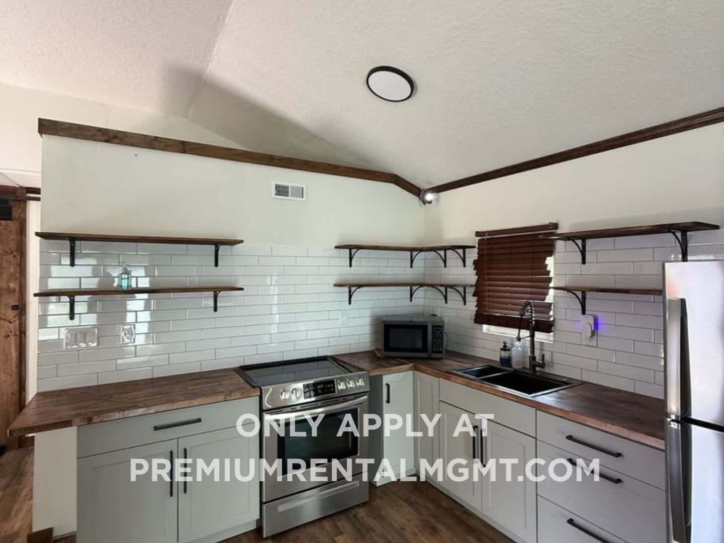 Manufactured home. Updated with a modern touch – photo 2