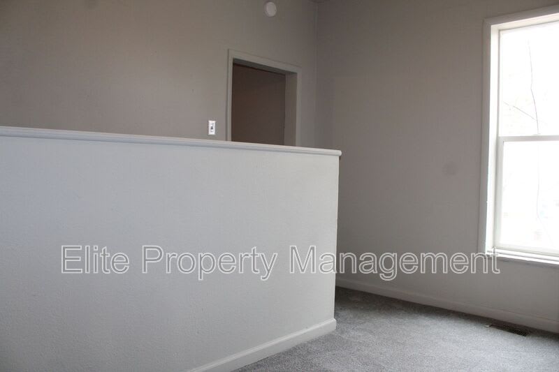 315 City Center Dr – photo 4