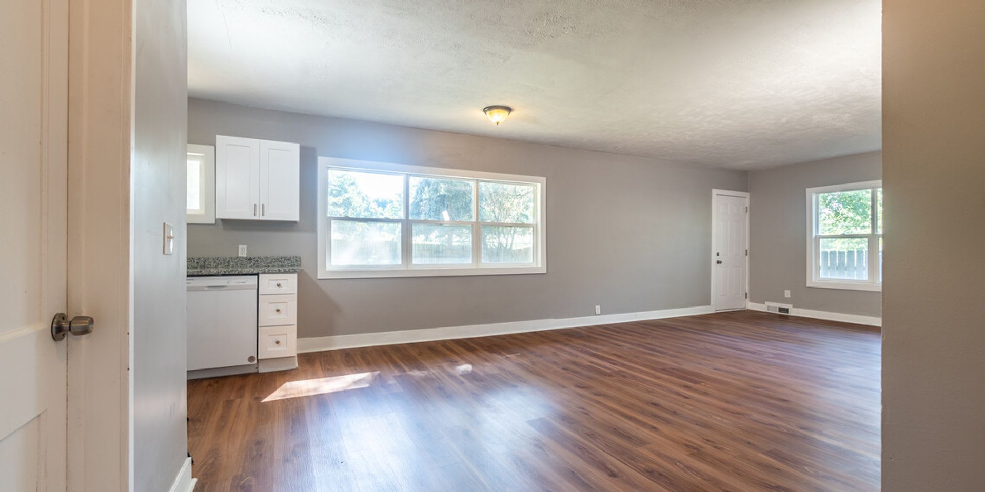 2BD/1BA Single Family Home won't be available for long! – photo 2