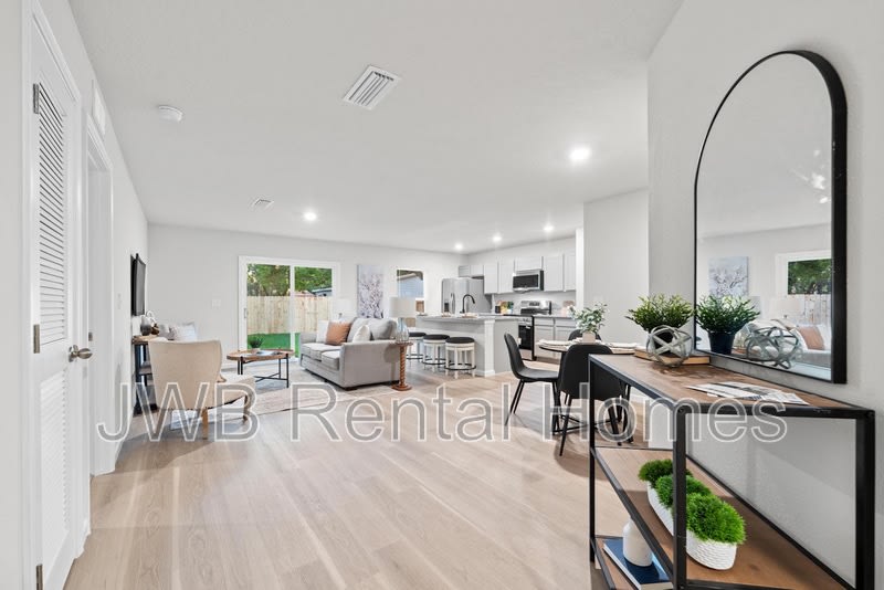 2954 Thomas St – photo 5