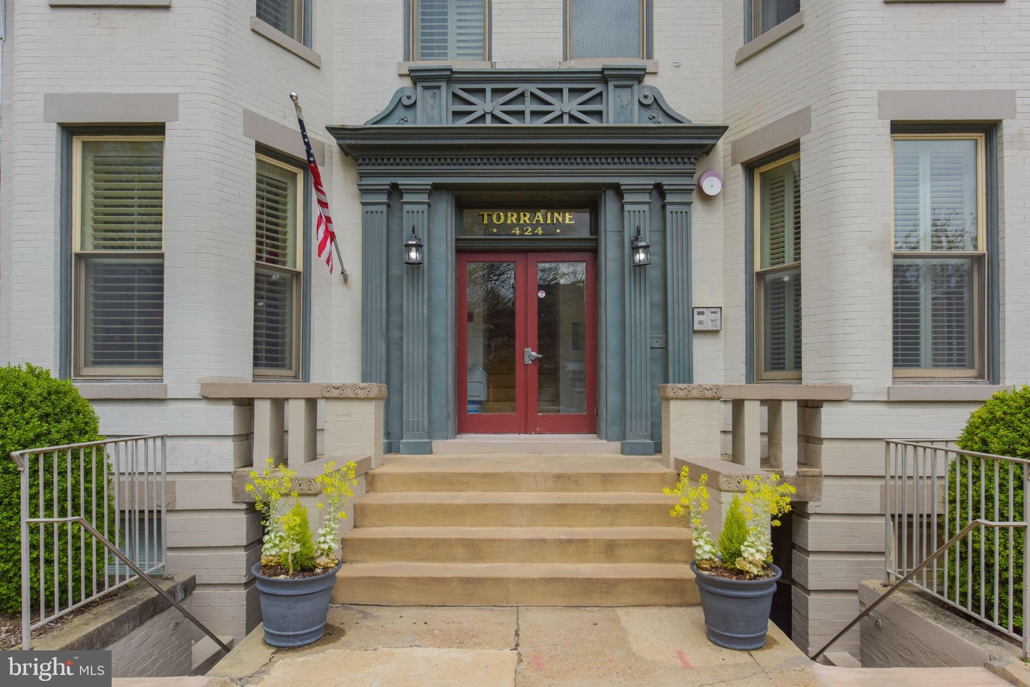 424 E CAPITOL Street NE – photo 2