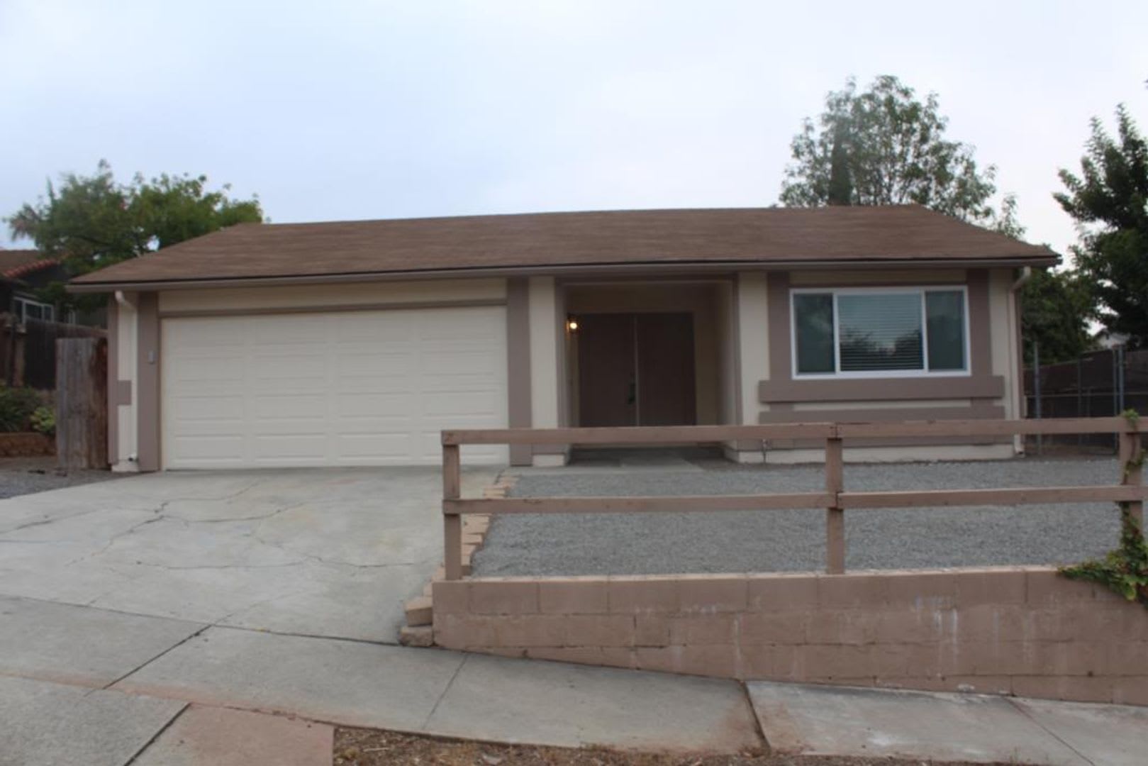 3Bed/2Bath One story Home in Vista – photo 1